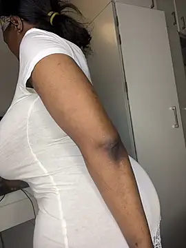 Snapshot of Bustygoddess32 chatting on February 19, 2026, 10:18 pm Bustygoddess32 online show from February 19, 2026, 10:18 pm