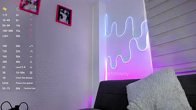 artmiaa online show from January 15, 2026, 1:25 pm