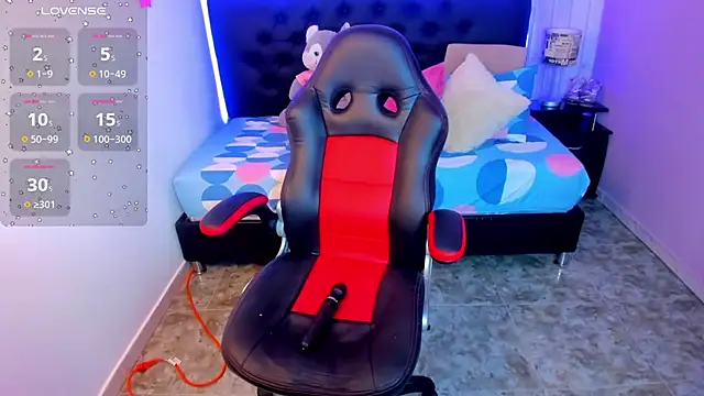 julieth love  online show from November 14, 2025, 2:32 pm