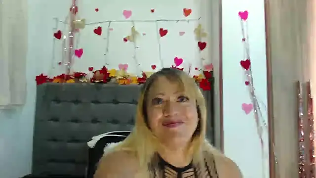 ChristinMooree online show from January 5, 2026, 5:27 pm