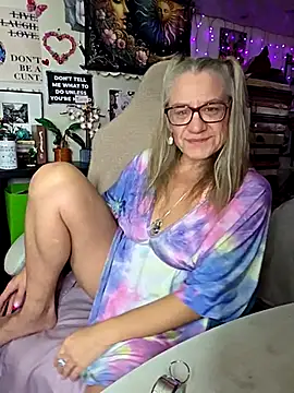 Snapshot of TrenaAnne chatting on February 24, 2025, 12:41 am TrenaAnne online show from February 24, 2025, 12:41 am