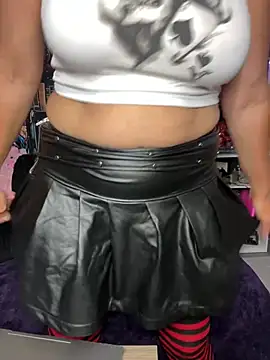 TrenaAnne online show from July 10, 2026, 3:01 pm