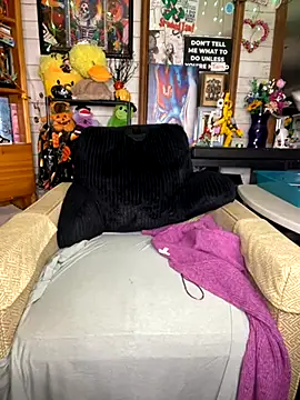 TrenaAnne online show from October 8, 2025, 5:31 am