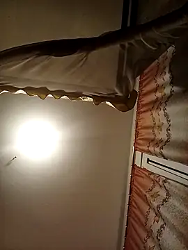 The-Peach-Flexer online show from November 27, 2025, 9:04 pm