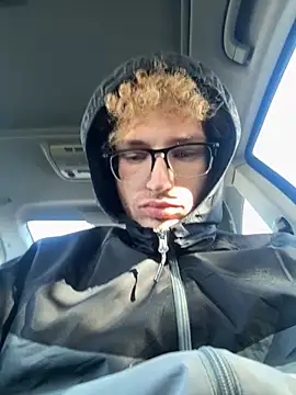 CreamyAustin online show from October 31, 2025, 7:32 pm