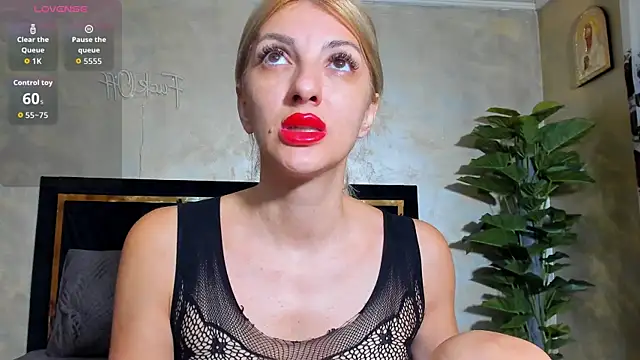 RileyLanna online show from June 26, 2026, 4:18 am
