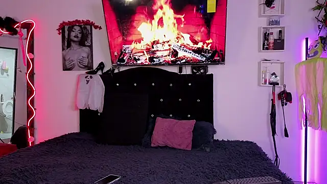 Alaia Asuka online show from October 22, 2025, 12:10 am