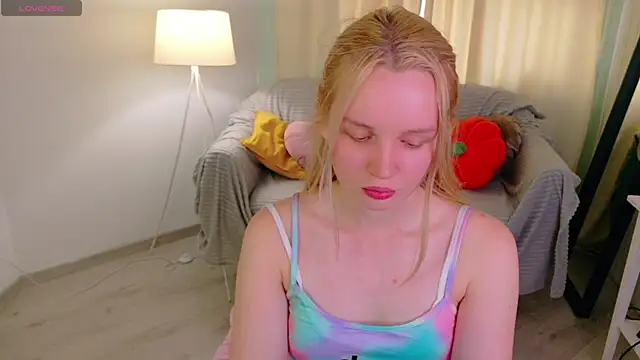 Snapshot of Beatrica_Klein chatting on July 17, 2026, 2:25 pm Beatrica Klein online show from July 17, 2026, 2:25 pm