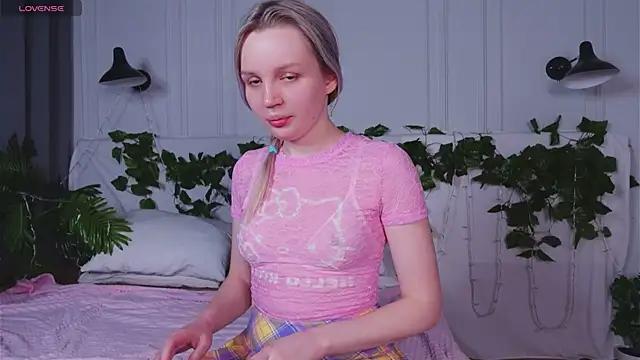 Beatrica Klein online show from March 9, 2025, 1:48 pm