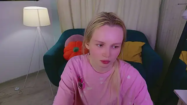 Snapshot of Beatrica_Klein chatting on June 16, 2026, 3:56 pm Beatrica Klein online show from June 16, 2026, 3:56 pm