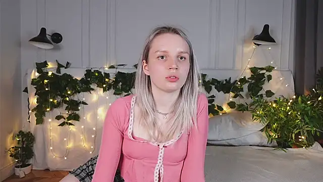 Beatrica Klein online show from March 17, 2025, 3:40 pm