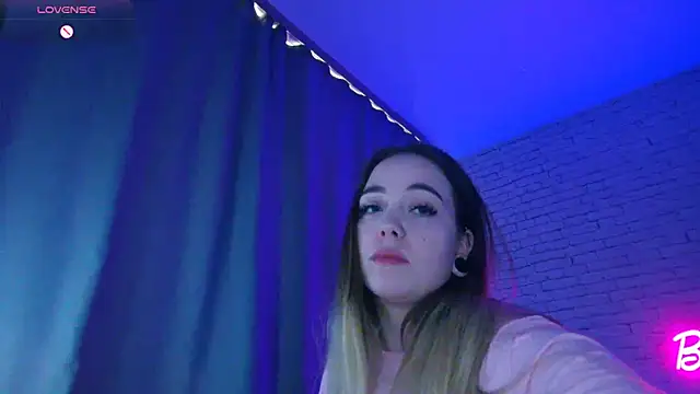 -Stacyy- online show from April 9, 2026, 6:19 am