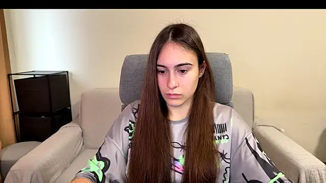 Snapshot of AliceKolltt chatting on December 5, 2025, 10:58 am AliceKolltt online show from December 5, 2025, 10:58 am