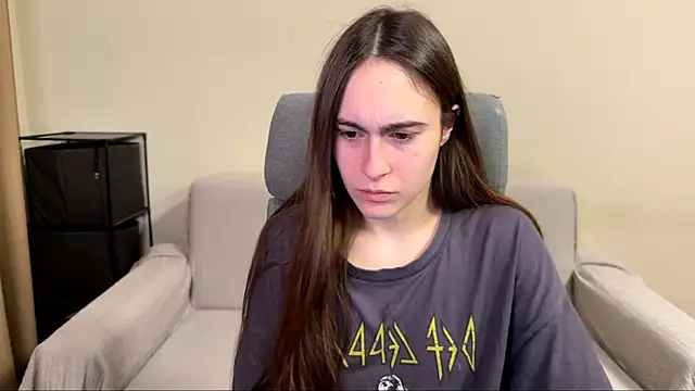 AliceKolltt online show from April 14, 2026, 9:09 pm