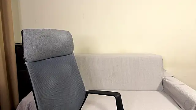 Snapshot of AliceKolltt chatting on March 2, 2026, 9:33 pm AliceKolltt online show from March 2, 2026, 9:33 pm