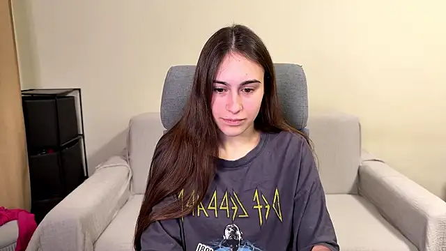 Snapshot of AliceKolltt chatting on February 17, 2026, 7:33 pm AliceKolltt online show from February 17, 2026, 7:33 pm