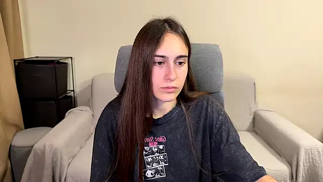 AliceKolltt online show from November 5, 2025, 5:27 pm