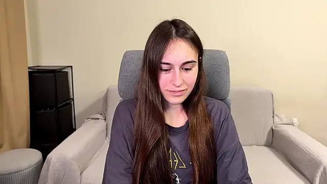 Snapshot of AliceKolltt chatting on February 18, 2026, 6:59 pm AliceKolltt online show from February 18, 2026, 6:59 pm