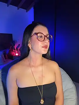 Snapshot of EmaSaenz chatting on September 23, 2025, 8:38 pm EmaSaenz online show from September 23, 2025, 8:38 pm