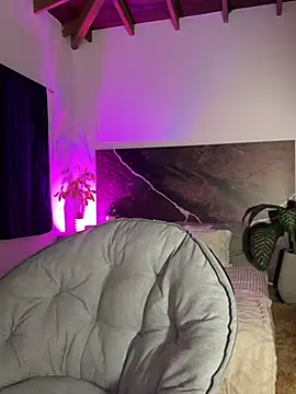 Snapshot of EmaSaenz chatting on February 21, 2025, 11:21 pm EmaSaenz online show from February 21, 2025, 11:21 pm
