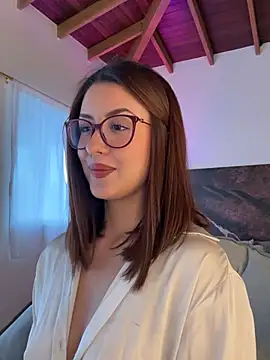 Snapshot of EmaSaenz chatting on March 4, 2025, 8:16 pm EmaSaenz online show from March 4, 2025, 8:16 pm
