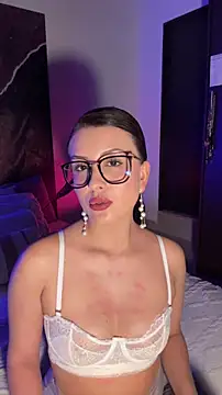 EmaSaenz online show from December 22, 2025, 9:04 pm