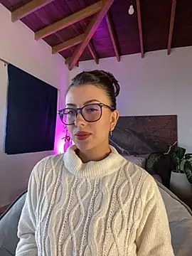 Snapshot of EmaSaenz chatting on February 5, 2025, 9:50 pm EmaSaenz online show from February 5, 2025, 9:50 pm