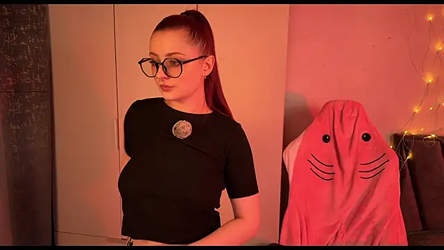 Snapshot of RozieRose chatting on December 2, 2025, 2:34 am RozieRose online show from December 2, 2025, 2:34 am