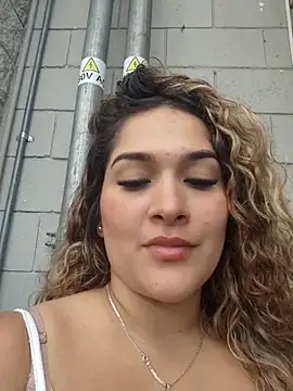 Sara smiiith211 online show from October 26, 2025, 6:08 pm