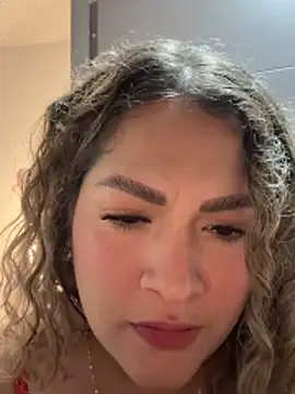 Sara smiiith211 online show from April 14, 2026, 4:34 pm