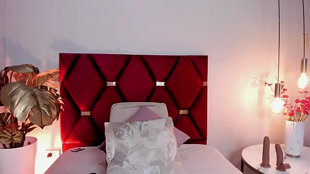 Emilywatsonn online show from April 3, 2026, 6:14 pm