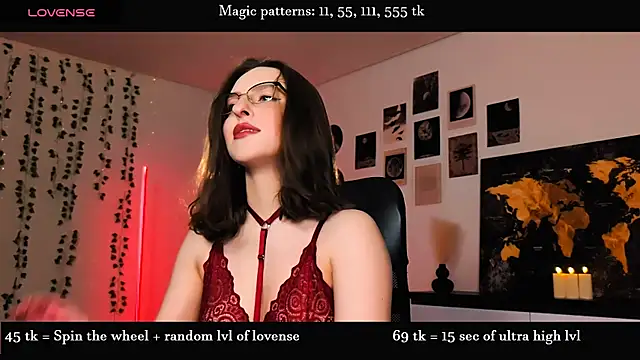 Snapshot of Alicia_x_art chatting on June 3, 2026, 8:24 pm Alicia x art online show from June 3, 2026, 8:24 pm