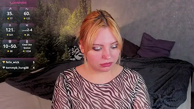 Stacy Luv online show from November 25, 2025, 9:09 am