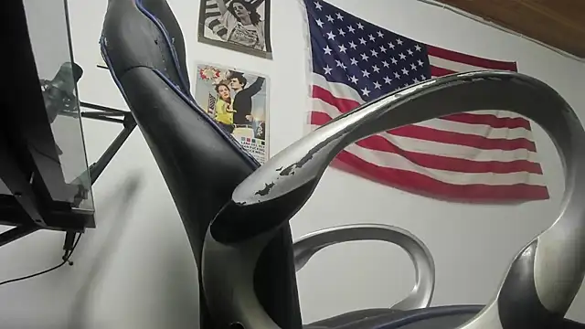 charlie hotxxx online show from April 18, 2026, 4:59 am