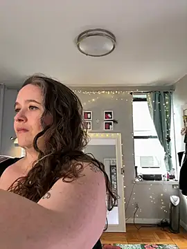 sylviahhh online show from April 1, 2026, 9:34 pm