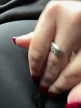 sylviahhh online show from April 5, 2026, 2:24 pm