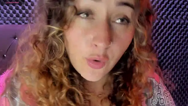 Snapshot of saara_queen_ chatting on February 11, 2025, 3:29 am saara queen  online show from February 11, 2025, 3:29 am