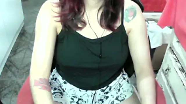 ManuEscarlate13 online show from February 25, 2026, 4:01 am