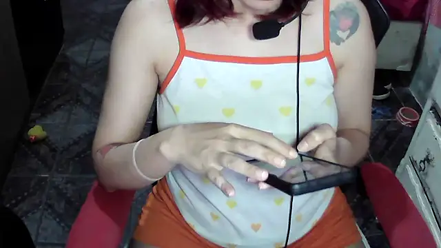 ManuEscarlate13 online show from November 7, 2025, 5:45 am