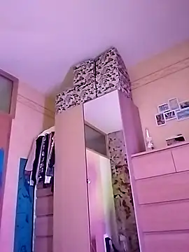 Snapshot of Tinuus chatting on December 3, 2025, 5:45 pm Tinuus online show from December 3, 2025, 5:45 pm