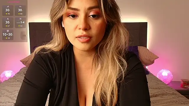 Snapshot of Celiahenn chatting on February 16, 2026, 1:04 am Celiahenn online show from February 16, 2026, 1:04 am