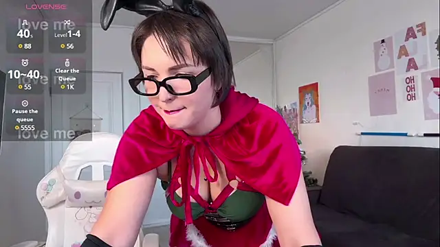 Snapshot of HoneySweetBee chatting on December 31, 2024, 12:25 pm HoneySweetBee online show from December 31, 2024, 12:25 pm