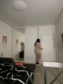 Snapshot of HoneySweetBee chatting on November 2, 2025, 1:27 pm HoneySweetBee online show from November 2, 2025, 1:27 pm