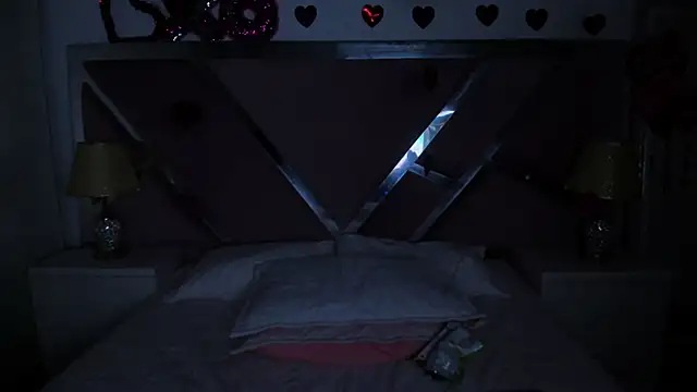 NinnaVous online show from February 25, 2025, 2:04 pm