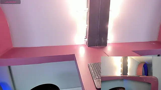 Snapshot of lexiethompson_ chatting on November 25, 2025, 12:16 pm lexiethompson online show from November 25, 2025, 12:16 pm