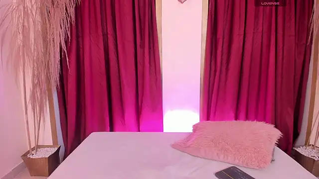 Snapshot of lexiethompson_ chatting on November 28, 2025, 12:05 pm lexiethompson online show from November 28, 2025, 12:05 pm