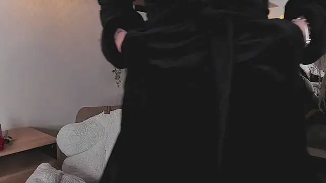 stefanny ruiz  online show from March 22, 2025, 3:20 pm