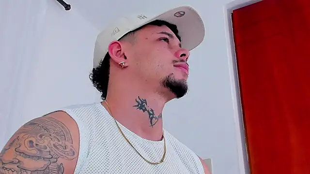 Snapshot of NoahhBrown chatting on May 11, 2026, 7:33 pm NoahhBrown online show from May 11, 2026, 7:33 pm