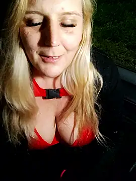 BecciDeluxe online show from January 7, 2026, 10:04 pm