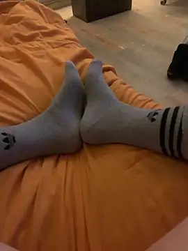 footsy35 online show from April 5, 2026, 3:46 am